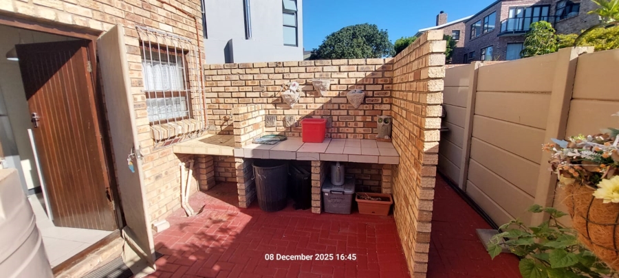 6 Bedroom Property for Sale in Wavecrest Eastern Cape